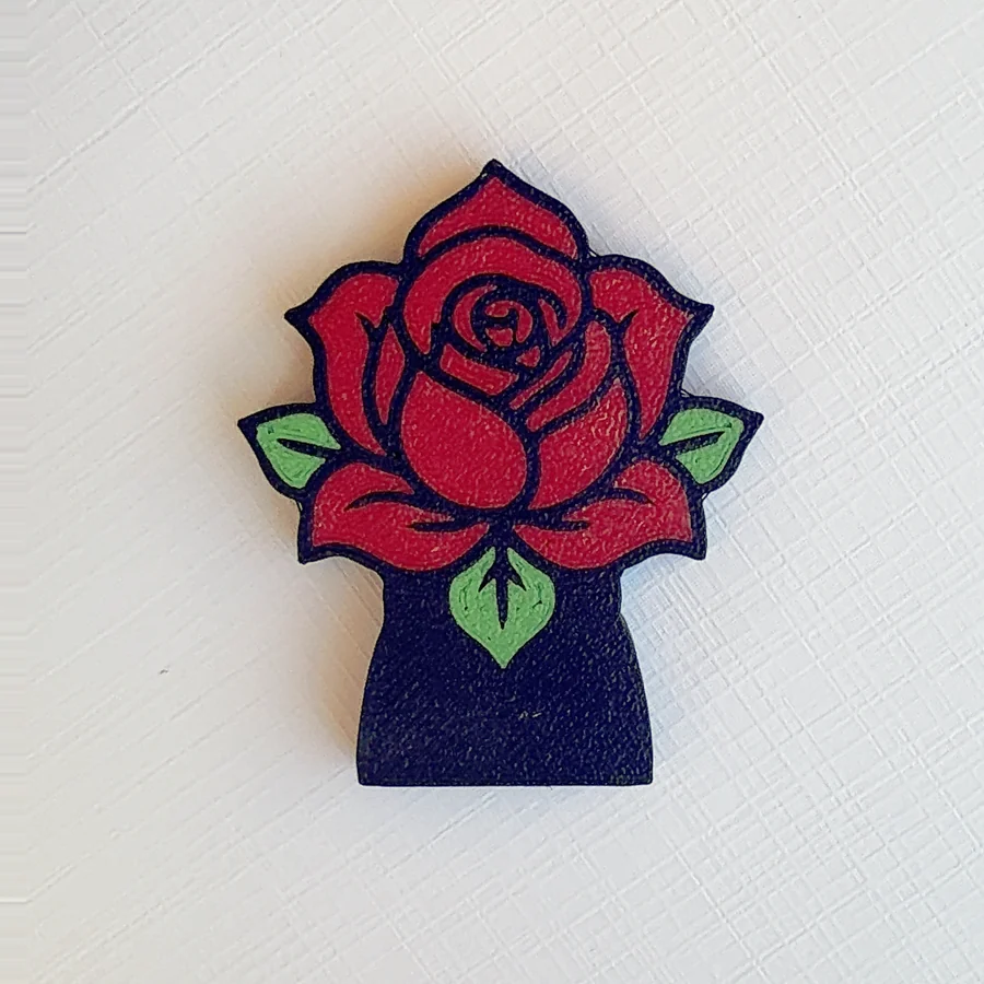 BuddyCan Rose, rose rouge et ses feuilles imprimée en couleur dans la matière